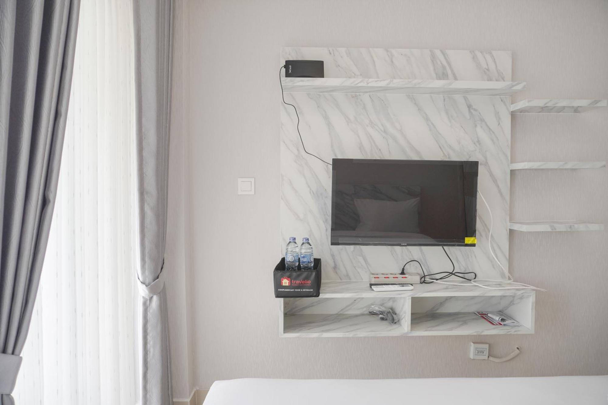 Modern Look And Comfy Citra Living By Travelio * Jakarta