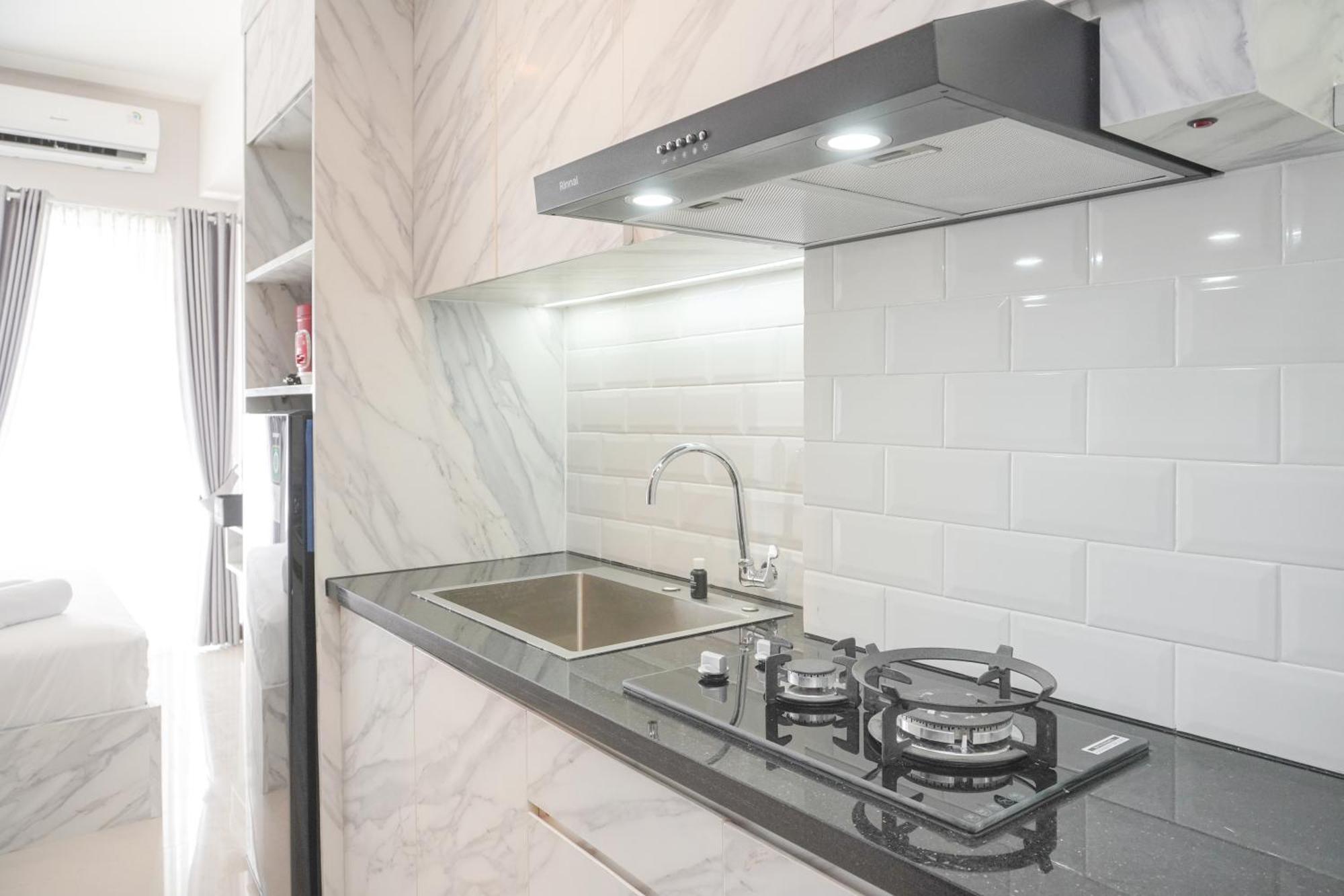 Modern Look And Comfy Citra Living By Travelio Apartment Jakarta