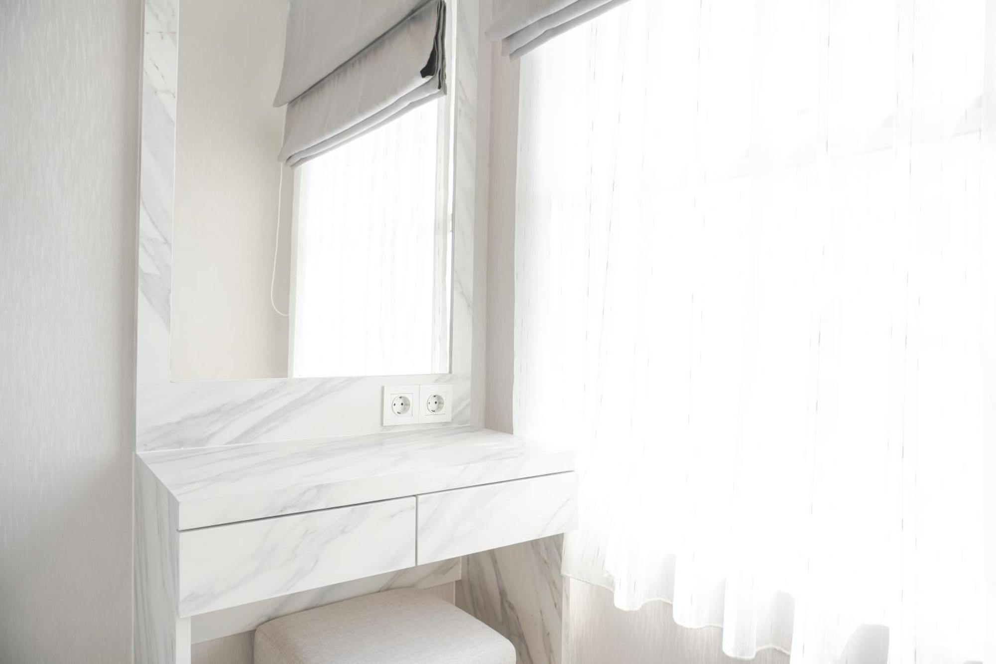 Modern Look And Comfy Citra Living By Travelio Jakarta