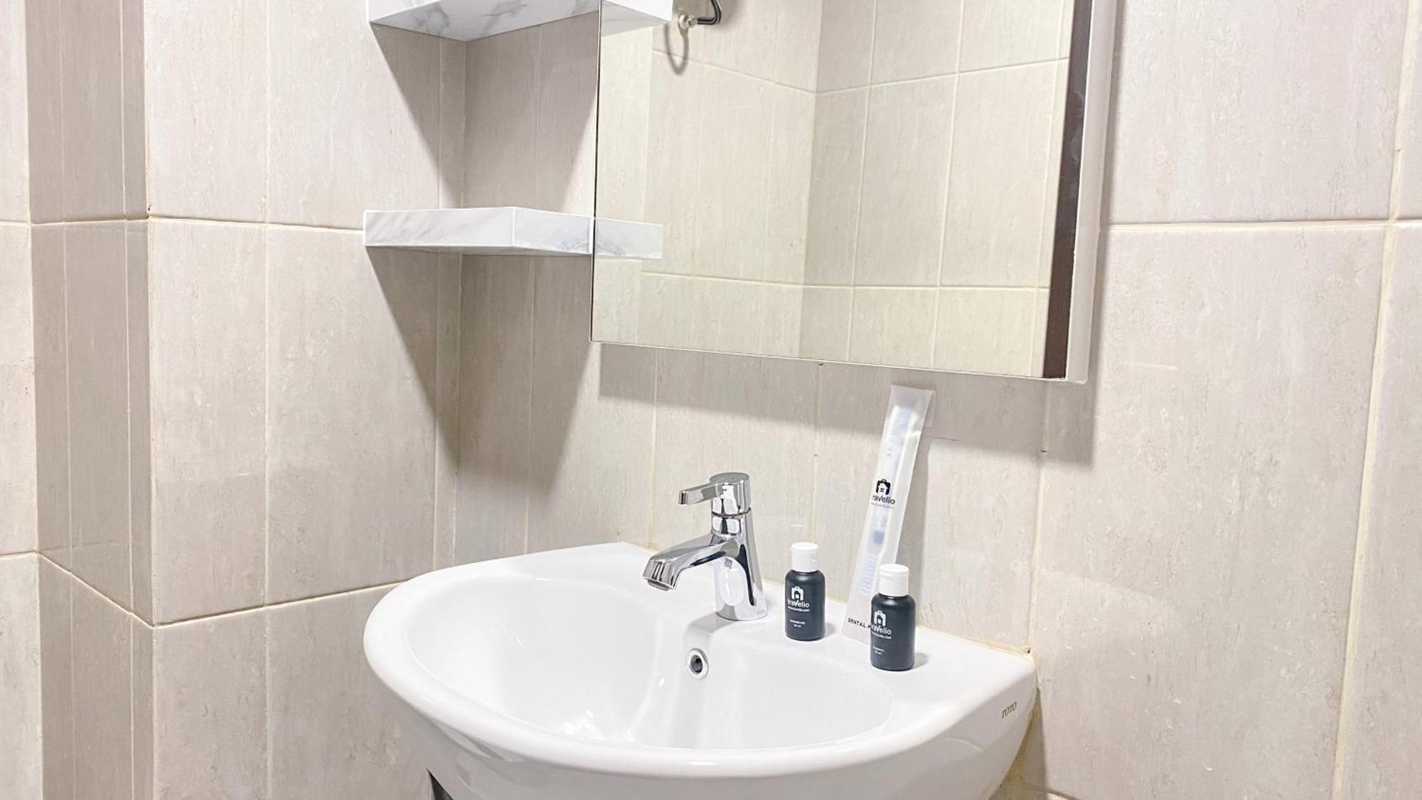 Modern Look And Comfy Citra Living By Travelio Jakarta