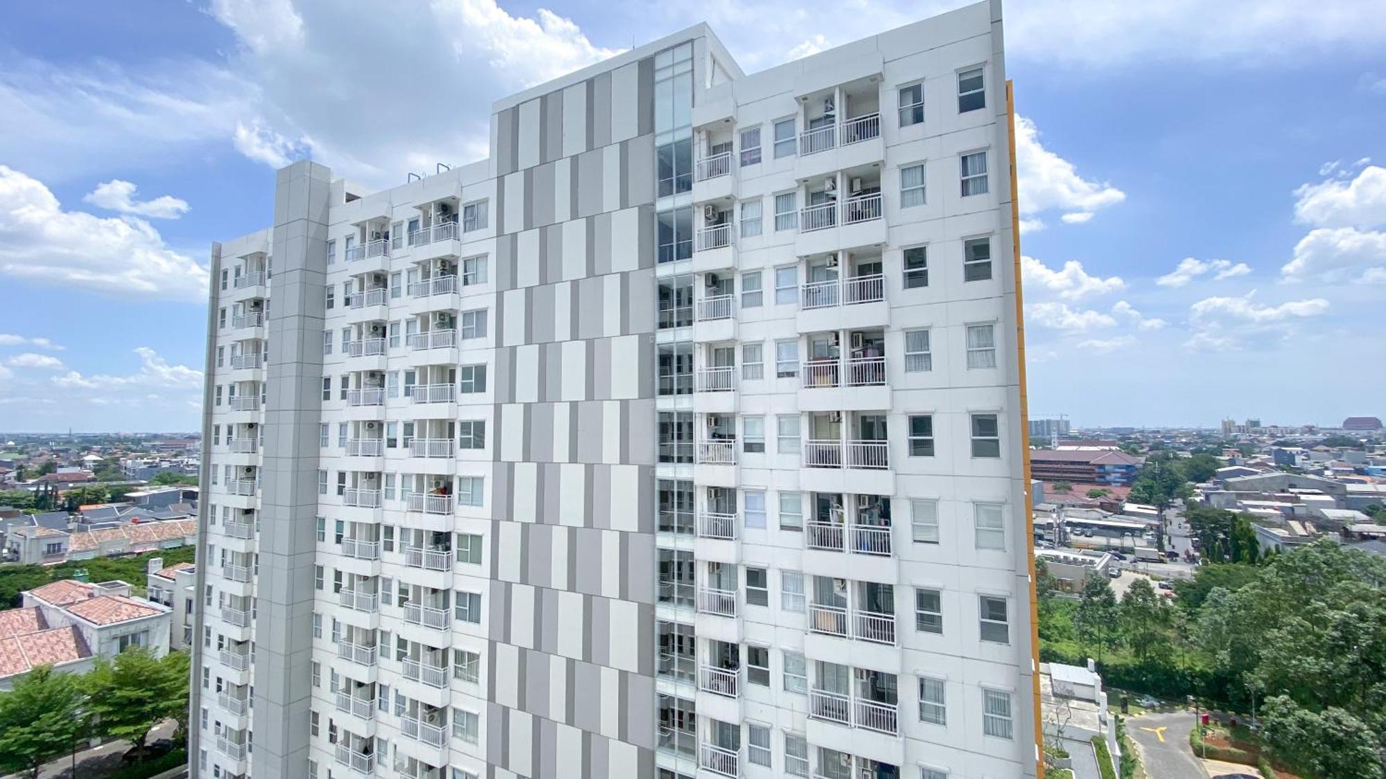 Modern Look And Comfy Citra Living By Travelio Apartment *